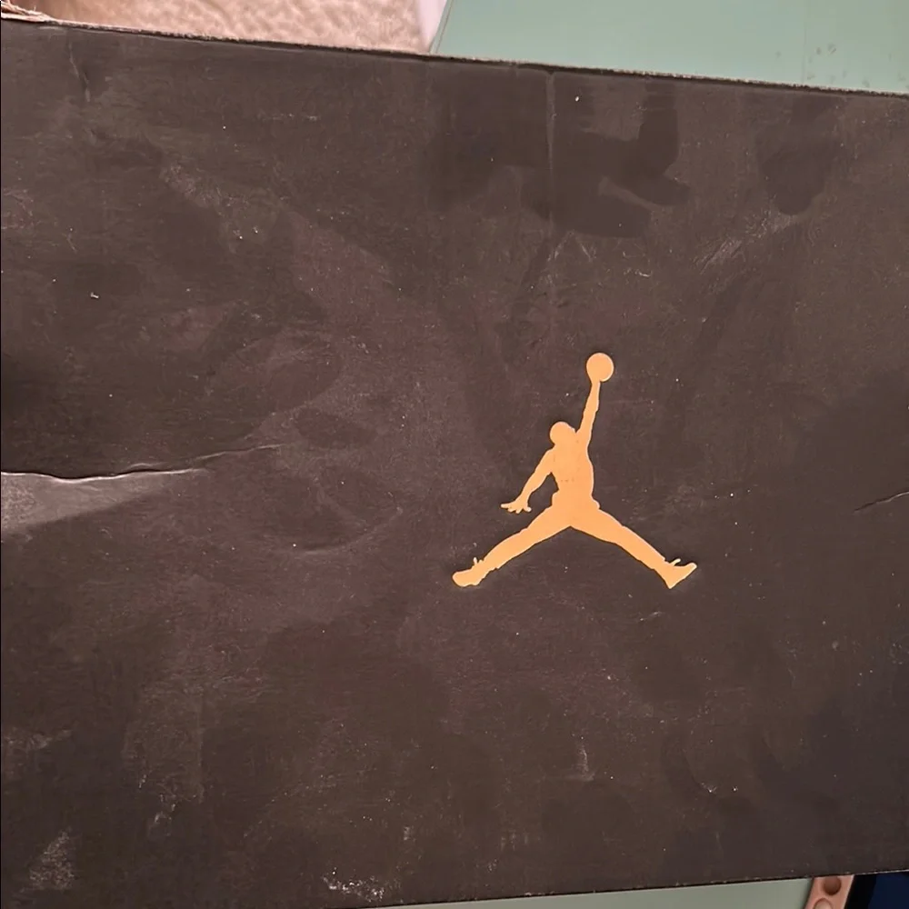 Air Jordan 1 Mid - White and Black - Picture 2 of 12
